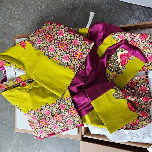 Daniel Hanson Kimonos - Picture 1 of 9